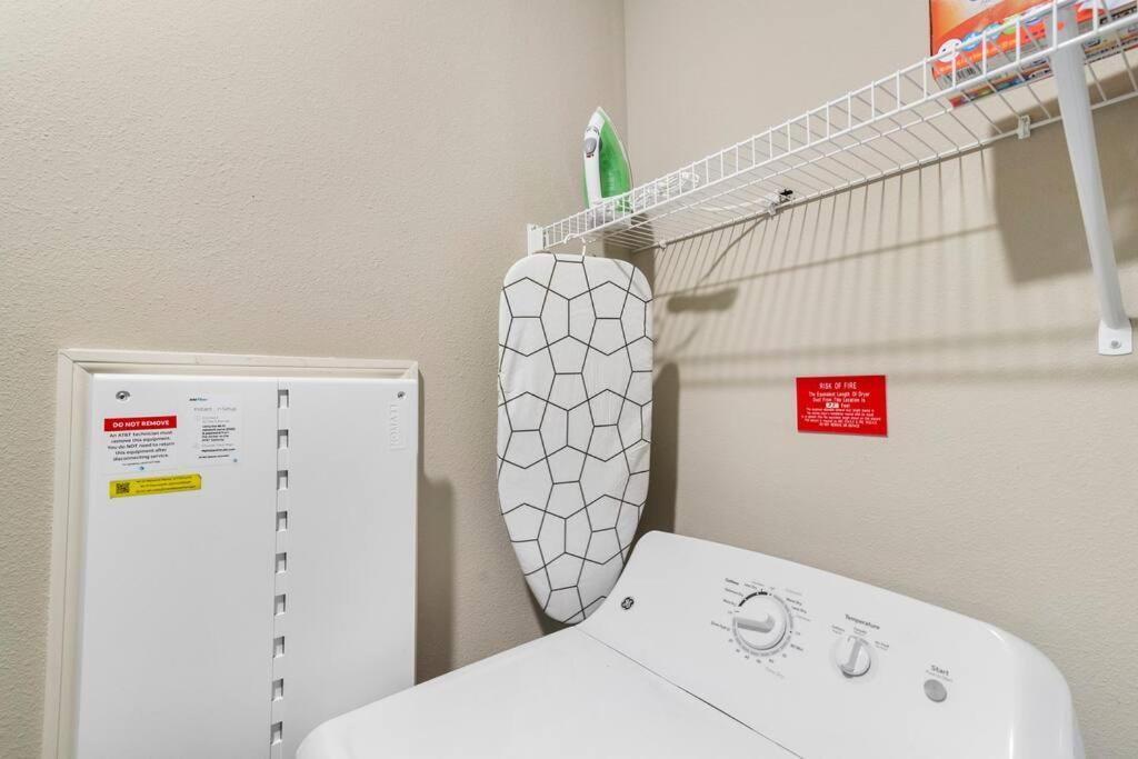 Elegant 1Br/1Ba Condo With Pool, Gym And Laundry Melbourne Kültér fotó