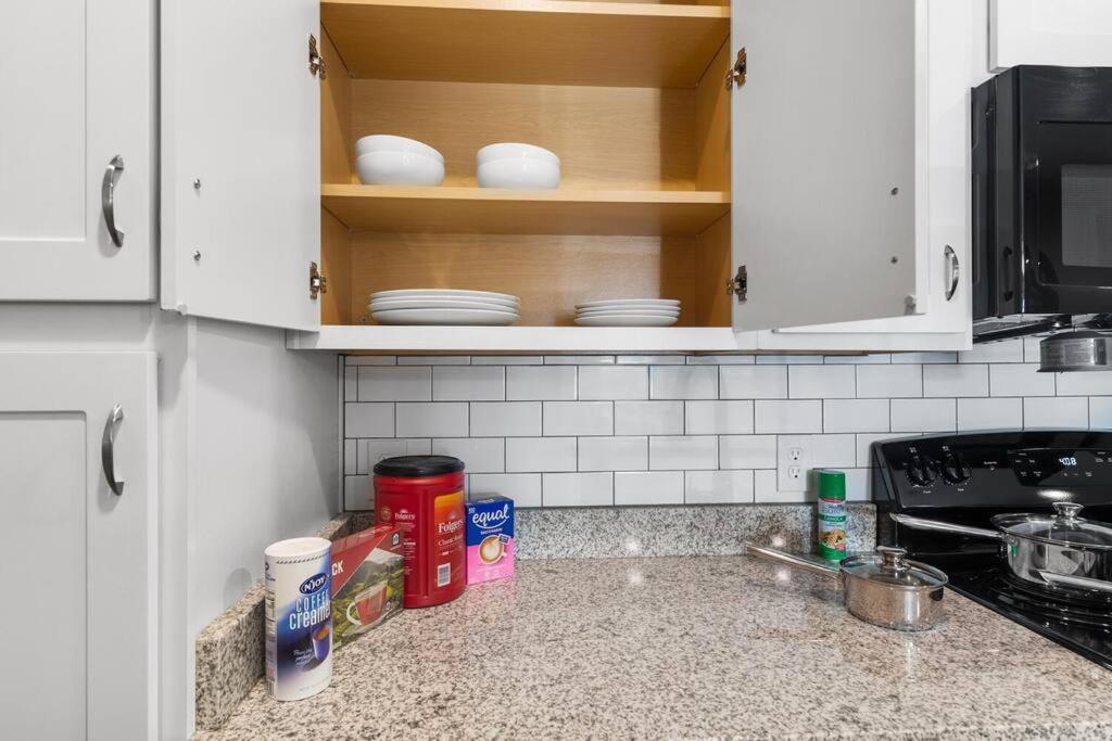 Elegant 1Br/1Ba Condo With Pool, Gym And Laundry Melbourne Kültér fotó