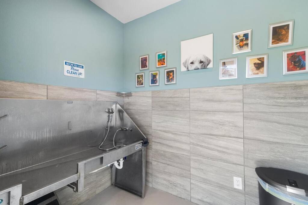 Elegant 1Br/1Ba Condo With Pool, Gym And Laundry Melbourne Kültér fotó