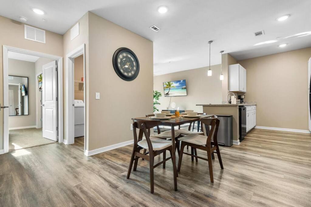 Elegant 1Br/1Ba Condo With Pool, Gym And Laundry Melbourne Kültér fotó