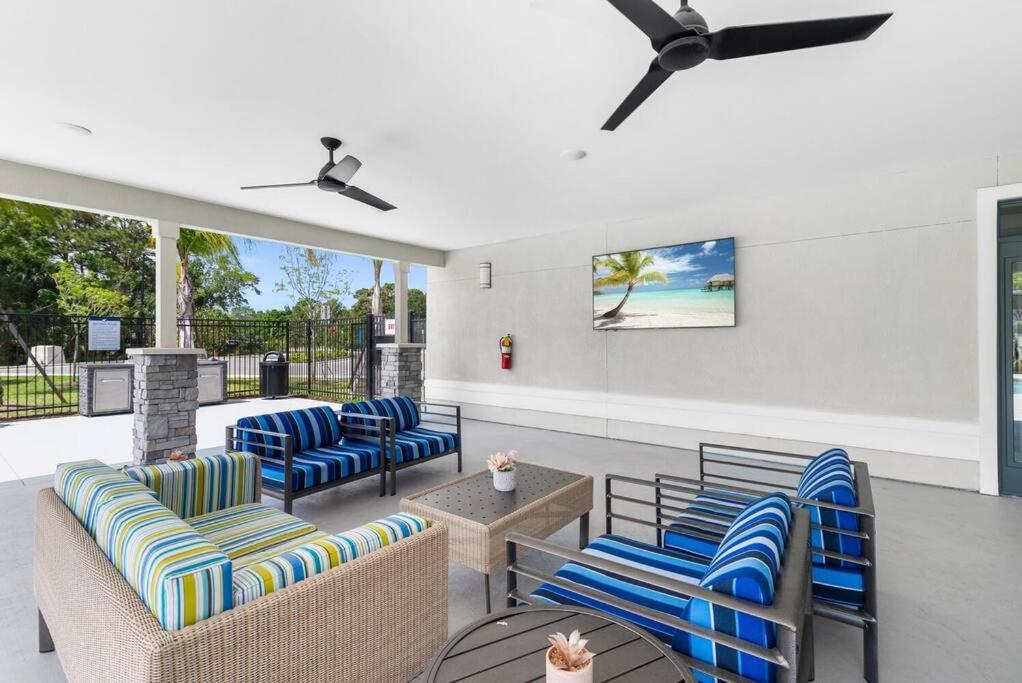 Elegant 1Br/1Ba Condo With Pool, Gym And Laundry Melbourne Kültér fotó
