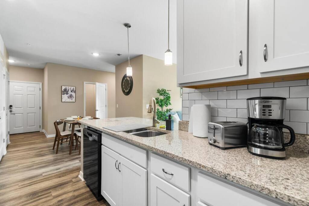 Elegant 1Br/1Ba Condo With Pool, Gym And Laundry Melbourne Kültér fotó